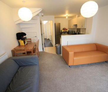 4 bedroom terraced house to rent - Photo 1