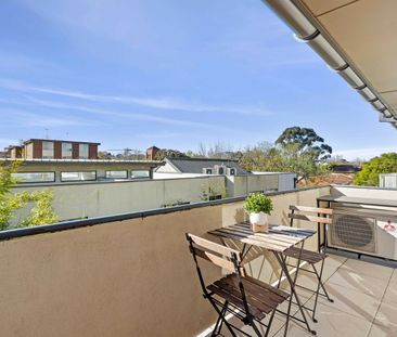 Beachside Bliss in the Heart of Elwood - Photo 3