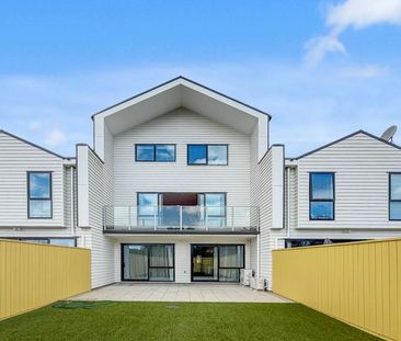 Immaculate townhouse with granny flat, solar & high spec finishes! - Photo 1