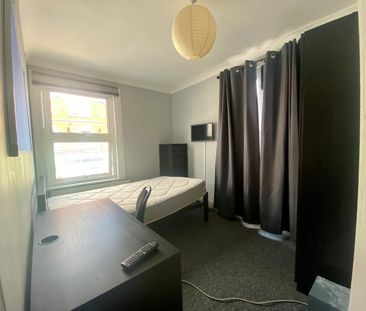 2 Bed Flat, Erleigh Road, RG1 - Photo 5