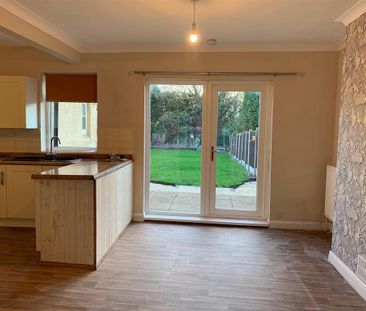 3 bedroom semi-detached house to rent - Photo 3