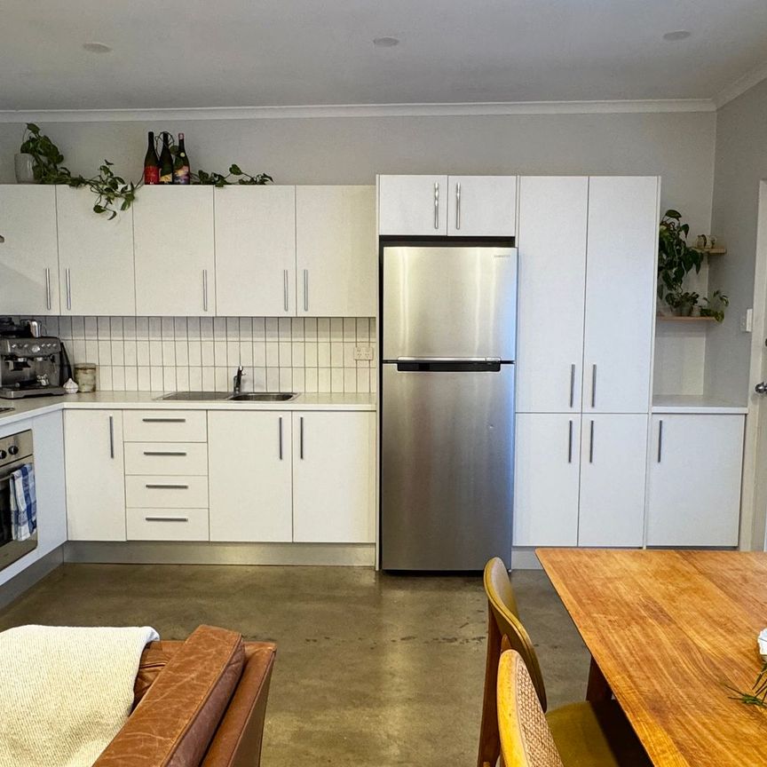 Spacious & Private 1-Bedroom Unit in Leafy St Peters - Photo 1