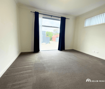 Spacious 3-Bedroom Home | Walk to O-Bahn | Unfurnished - Photo 2