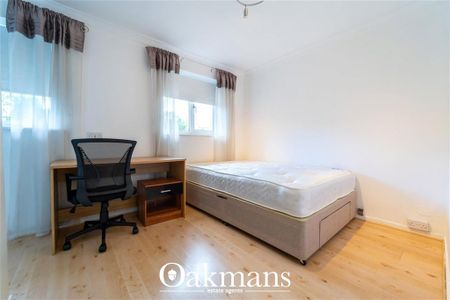 6 bedroom detached house to rent - Photo 2