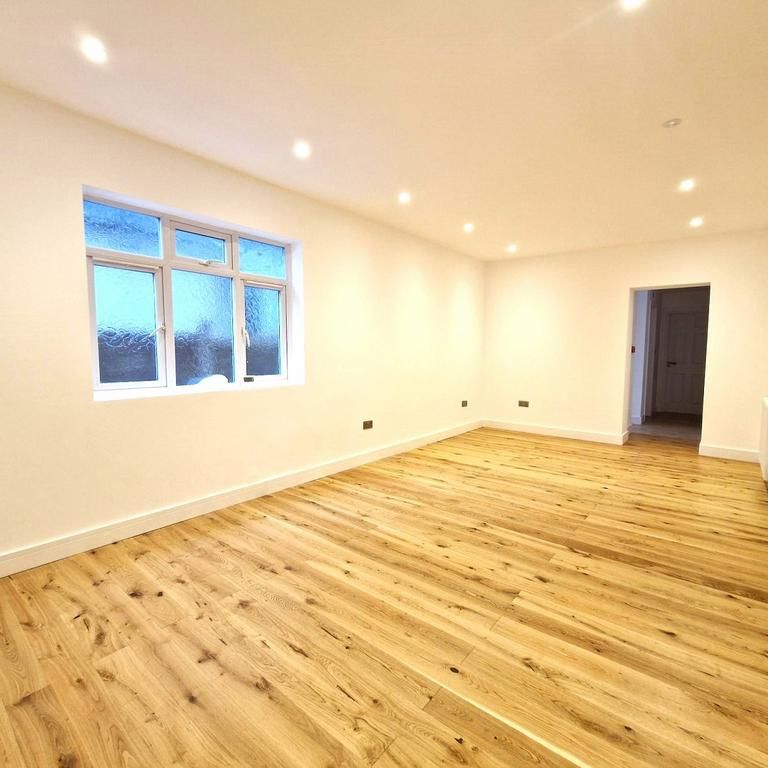 7 bedroom detached bungalow to rent - Photo 1