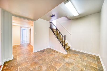 For Lease - 506 Trudale Court, Oakville, Ontario - Photo 2