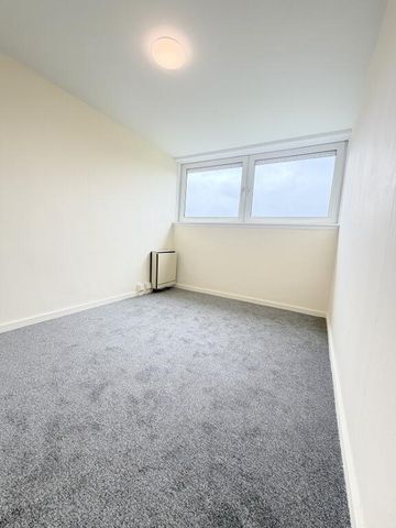 12A Beechwood House, Rush Park, Newtownabbey, BT37 9SF - Photo 3