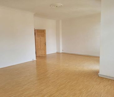 Schöne 4-Zimmer Altbauwohnung in zentraler Lage - Photo 3