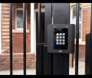 Room in a Shared House, Malmesbury Road, SO15 - Photo 4