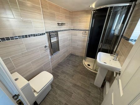 3 bedroom apartment to rent - Photo 5