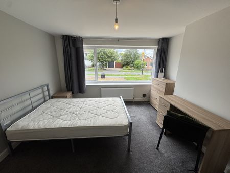 Yarburgh Way, Badger Hill - P10037 - Photo 4