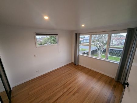 Charming 3BR Home in Leamington! - Photo 4