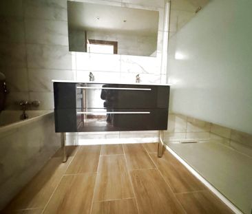 Location Appartement 96 pièces 110m² MARSEILLE 9ème - Photo 3