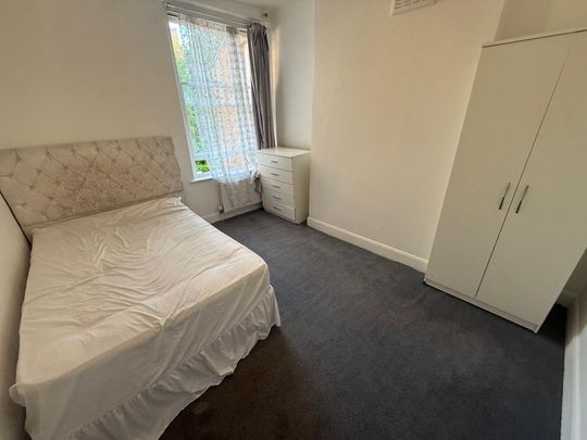 1 bedroom in a house share to rent - Photo 1