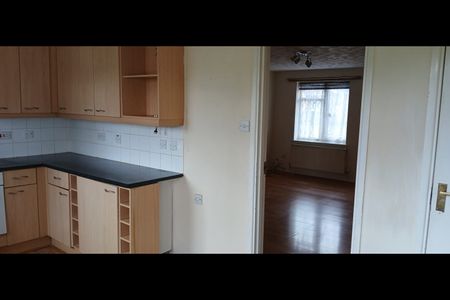 3 Bed Terraced House, Larchfield Close, B20 - Photo 5