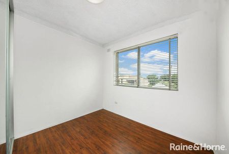 2 Bedroom Unit in Great Location! - Photo 5