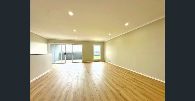 Elegant Family living with excellent location!!! - Photo 1