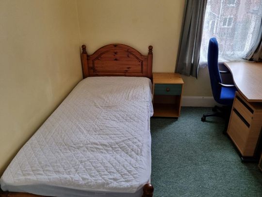 4 bedroom terraced house to rent - Photo 1