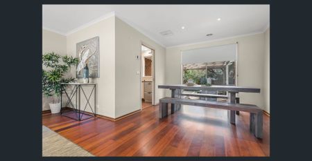 Family Home in Prime Location! - Photo 3