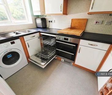 1 bedroom in a house share to rent - Photo 3