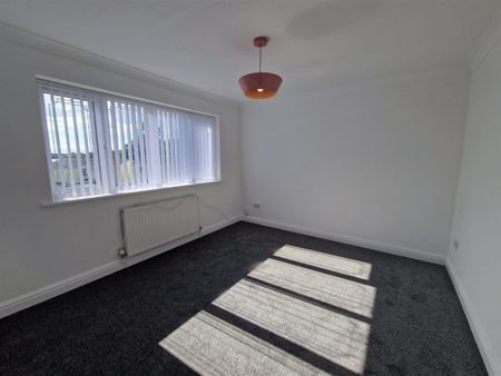 Sweet Briar Lane, West Cross, SA3 5JJ, Swansea - Photo 5