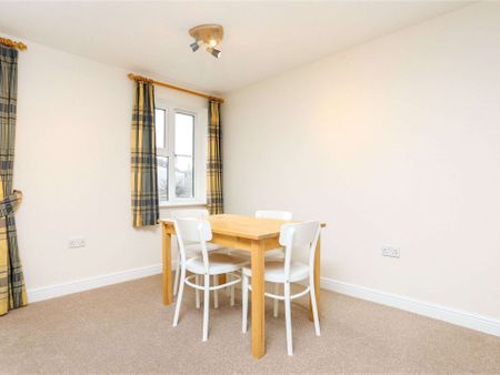 An exceptional two-bedroom first-floor apartment with balcony, views and gated parking, ideally positioned in the heart of Bristol. - Photo 4