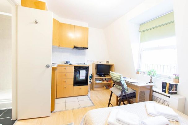 Studio to rent - Photo 1