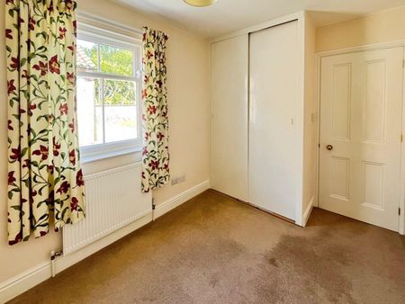 4 bedroom House To Let - Photo 5