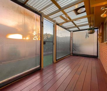 Charming two bedroom brick unit - Photo 2