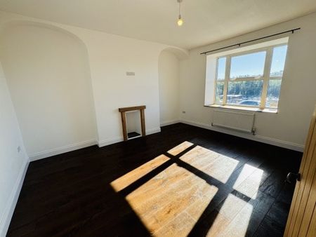 The Parade, Carmarthen, SA31 - Photo 3