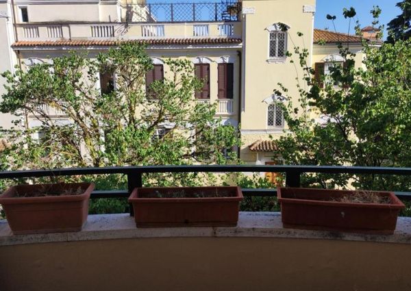 Parioli-Piazza delle Muse: Restored 3 bedroom, 3 Bath, spacious living, kitchen, balcony, near park, master bed & 2 single bedrooms. Ref 1045