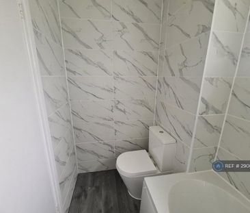 2 bedroom end of terrace house to rent - Photo 4