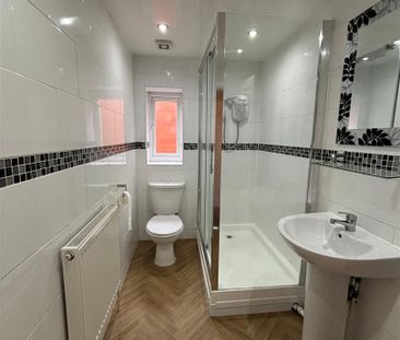 1 bedroom Flat to let - Photo 6