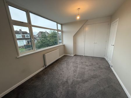 3 Bed Terraced House, Springfield Road, AB15 - Photo 2
