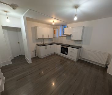 1 Bed Flat, Balfour Road, IG1 - Photo 2