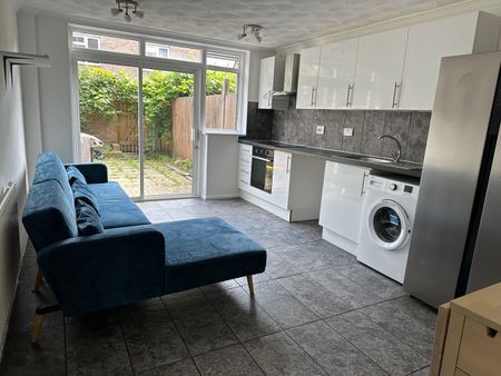 4 Bed Terraced House, Millfields Road, E5 - Photo 5