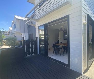 Stunning Near-New Family Home with Sea Peeks - Photo 3