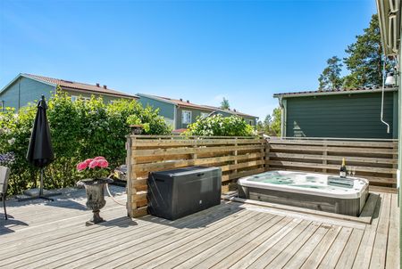 Fin villa med två parkeringar på uppfarten i vackert område - Photo 2