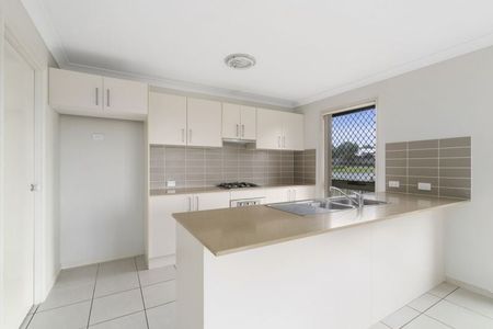 Spacious Four Bedroom Family Home - Photo 3