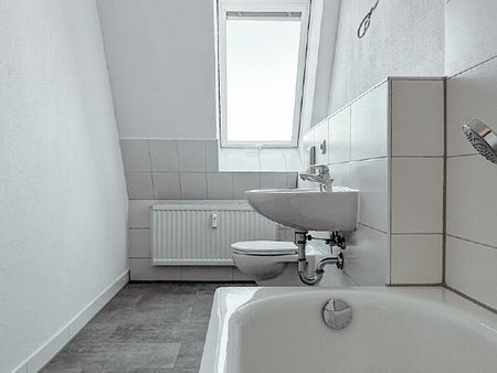 ERSTBEZUG! 4-Raum-Dachgeschosswohnung mit Ausblick - Photo 4