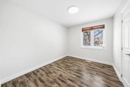 For Lease - 246 Hodgson Drive, Newmarket, Ontario - Photo 2