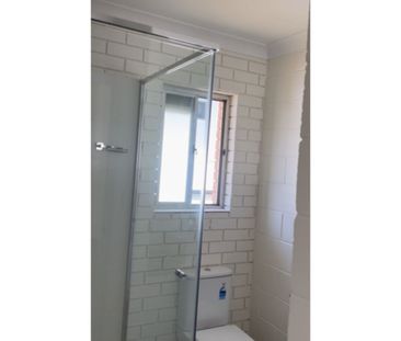 For Rent &vert; Freshly Renovated Gem in the Heart of Wynnum - Photo 5