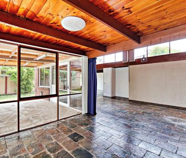 Spacious Family Home in a Prime Oakleigh South Location - Photo 1