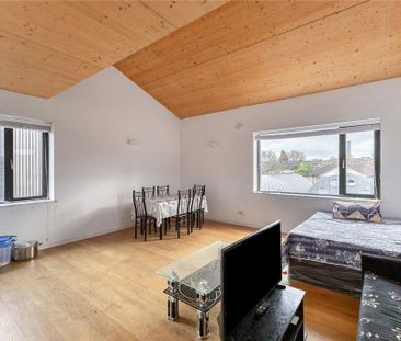 3 bedroom flat to rent - Photo 4