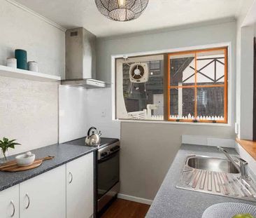 Large family home fully fenced - Photo 1