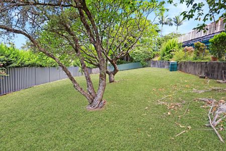 Shephards Lane Home – Lawn Maintenance Included - Photo 4