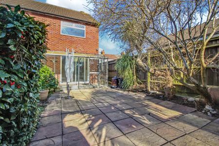 2 bedroom end of terrace house to rent - Photo 5