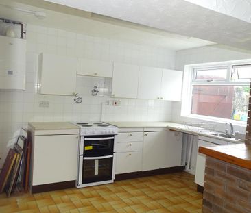 3 bedroom end of terrace house to rent - Photo 6