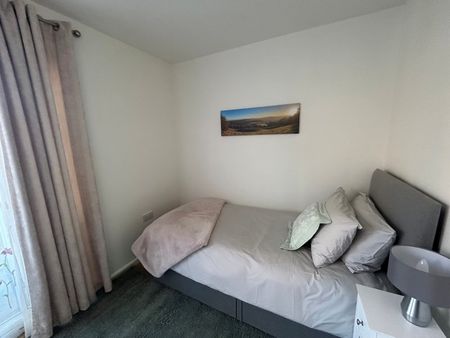 Rodney Way, GuildfordProperty for lettings - Seymours - Photo 3