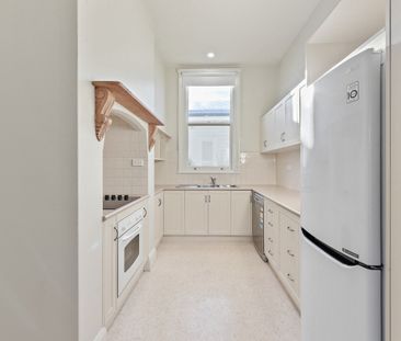 Classic Family Home - Photo 5